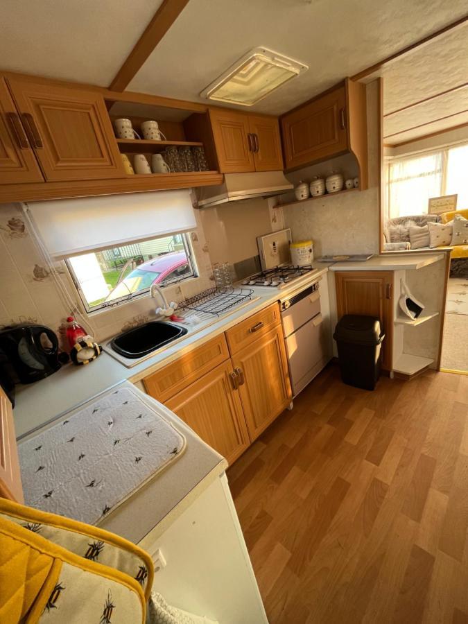 The Samanda Van Newport Caravan Park Hotel Hemsby Exterior photo