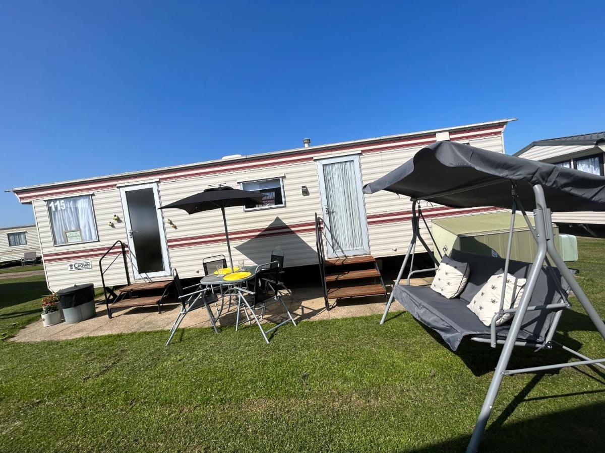The Samanda Van Newport Caravan Park Hotel Hemsby Exterior photo