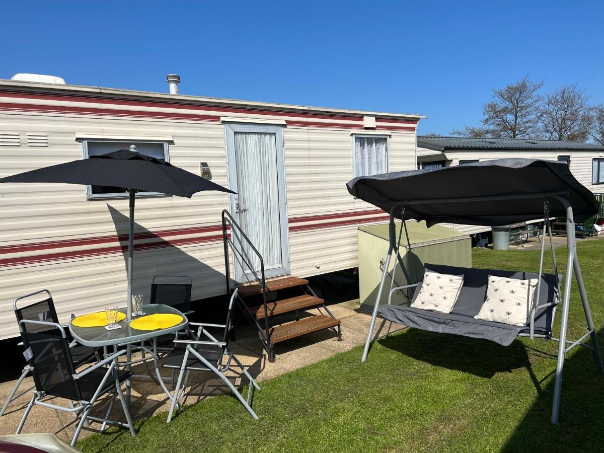 The Samanda Van Newport Caravan Park Hotel Hemsby Exterior photo
